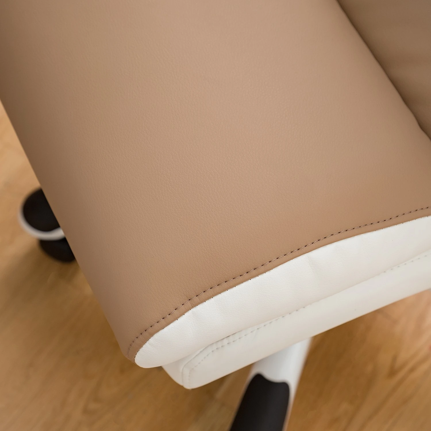 Home24office Fauteuil de direction Loipo II - Imitation cuir - Macchiato / Blanc 17 Home24office Fauteuil de direction Loipo II - Imitation cuir - Macchiato / Blanc – Image 15