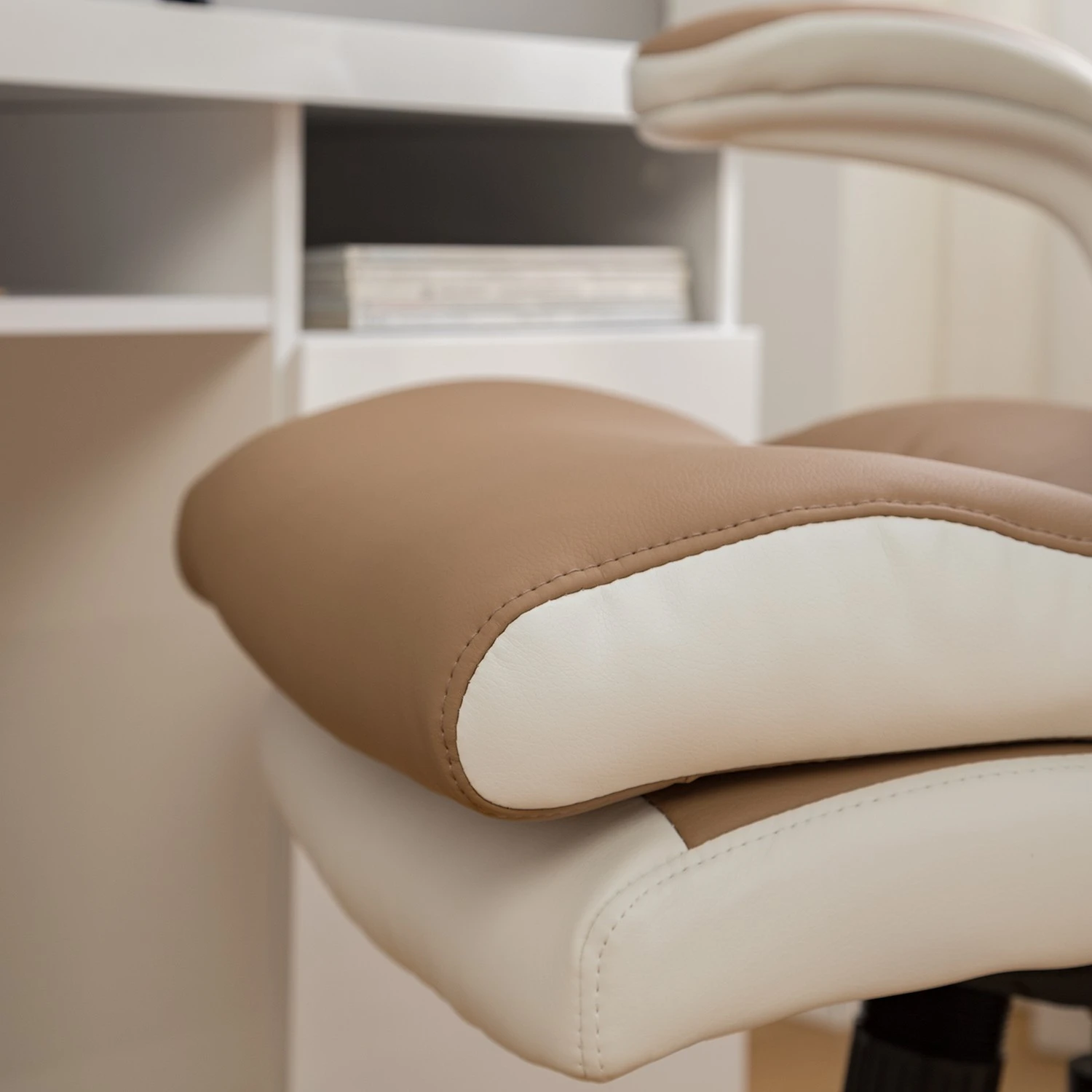 Home24office Fauteuil de direction Loipo II - Imitation cuir - Macchiato / Blanc 19 Home24office Fauteuil de direction Loipo II - Imitation cuir - Macchiato / Blanc – Image 17