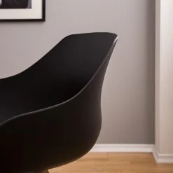 Mørteens Chaises à accoudoirs Skelde I - Matière plastique / Hévéa massif - Noir - Lot de 2 23 Mørteens Chaises à accoudoirs Skelde I - Matière plastique / Hévéa massif - Noir - Lot de 2 -Chaises Soldes 1000123392 201126 16390800009 MOOD DETAILS P000000001000123392 mood