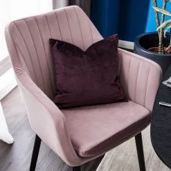 Jack & Alice Chaise avec accoudoirs Leezy G - Chêne massif / Velours - Rose vieilli / Noir -Chaises Soldes 1000123838 190327 07511500009 GALLERYIMAGES P000000001000123838