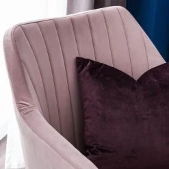 Jack & Alice Chaise avec accoudoirs Leezy G - Chêne massif / Velours - Rose vieilli / Noir -Chaises Soldes 1000123838 190327 07511500010 GALLERYIMAGES P000000001000123838