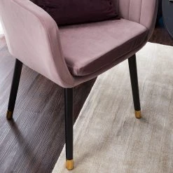 Jack & Alice Chaise avec accoudoirs Leezy G - Chêne massif / Velours - Rose vieilli / Noir -Chaises Soldes 1000123838 190327 07511500011 GALLERYIMAGES P000000001000123838