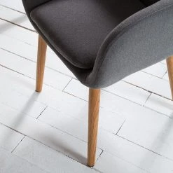 Mørteens Chaise à accoudoirs Bolands - Gris clair / Chêne 18 Mørteens Chaise à accoudoirs Bolands - Gris clair / Chêne -Chaises Soldes 1000126061 180725 07402506 GALLERYIMAGES P000000001000126061
