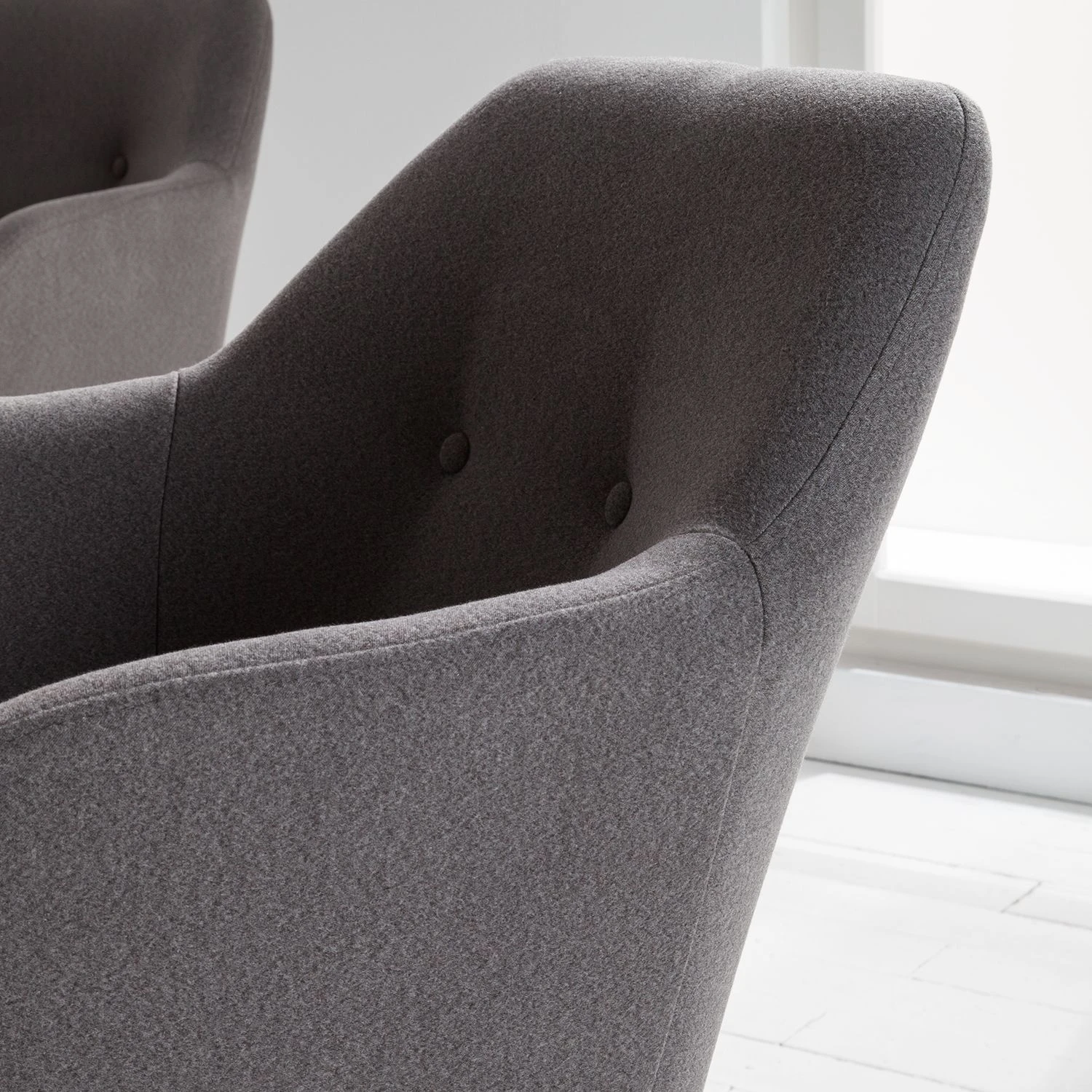 Mørteens Chaise à accoudoirs Bolands - Gris clair / Chêne 10 Mørteens Chaise à accoudoirs Bolands - Gris clair / Chêne – Image 8