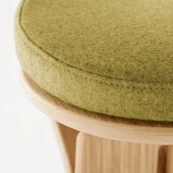 Mayer Sitzmöbel Tabouret myERCOLINO - Laine de Laneve / Placage en bois véritable - Jaune olive -Chaises Soldes 1000137074 181116 132420267 GALLERYIMAGES P000000001000137074