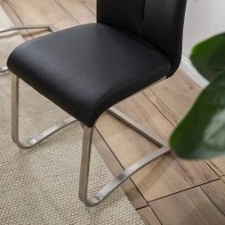 Fredriks Chaises cantilever Ratos (lot de 2) - Imitation cuir / Acier inoxydable - Noir 34 Fredriks Chaises cantilever Ratos (lot de 2) - Imitation cuir / Acier inoxydable - Noir -Chaises Soldes 1000169678 220819 040 DETAILS P000000001000169678