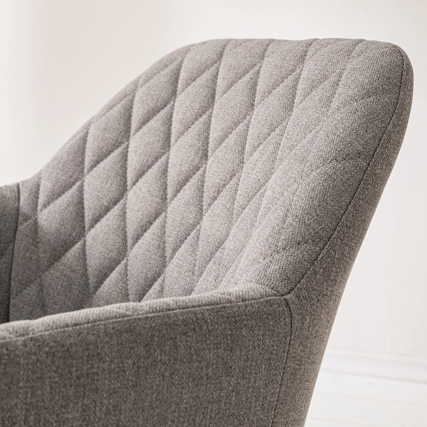 Mørteens Chaise à accoudoirs Amalis - Tissu / Chêne massif - Gris / Chêne 9 Mørteens Chaise à accoudoirs Amalis - Tissu / Chêne massif - Gris / Chêne – Image 7