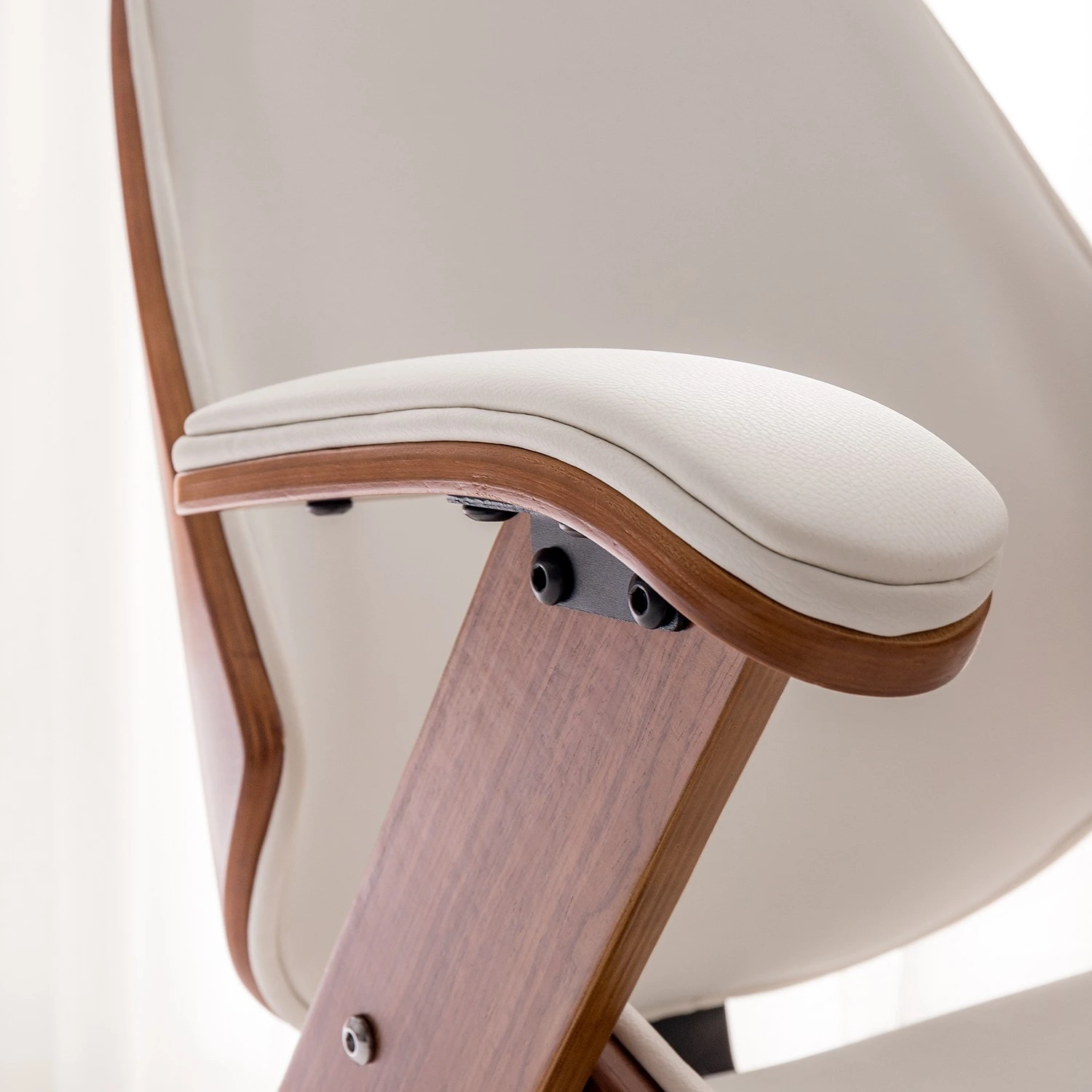 Fredriks Chaise de bureau pivotante Viiki - Imitation cuir / Acier inoxydable - Blanc / Noyer 9 Fredriks Chaise de bureau pivotante Viiki - Imitation cuir / Acier inoxydable - Blanc / Noyer – Image 7