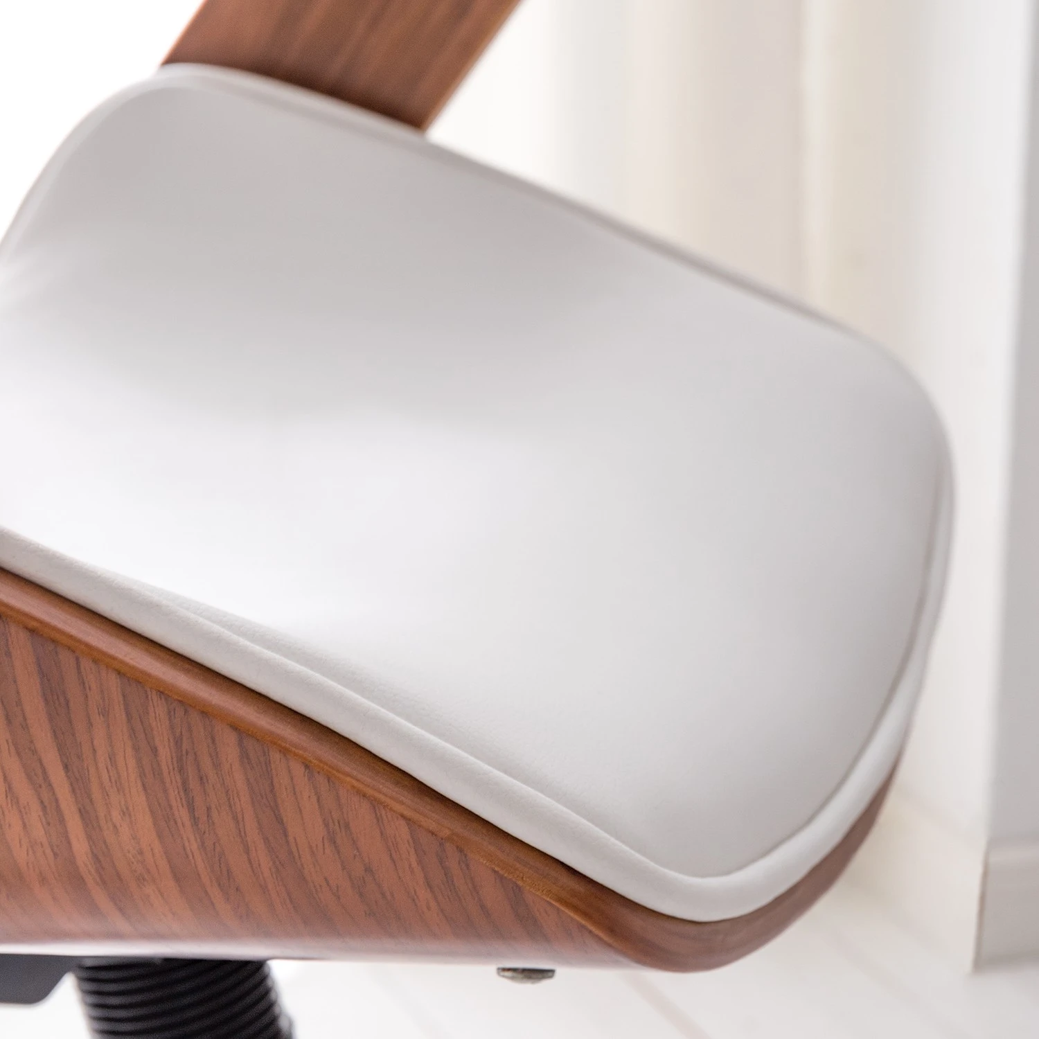 Fredriks Chaise de bureau pivotante Viiki - Imitation cuir / Acier inoxydable - Blanc / Noyer 12 Fredriks Chaise de bureau pivotante Viiki - Imitation cuir / Acier inoxydable - Blanc / Noyer – Image 10