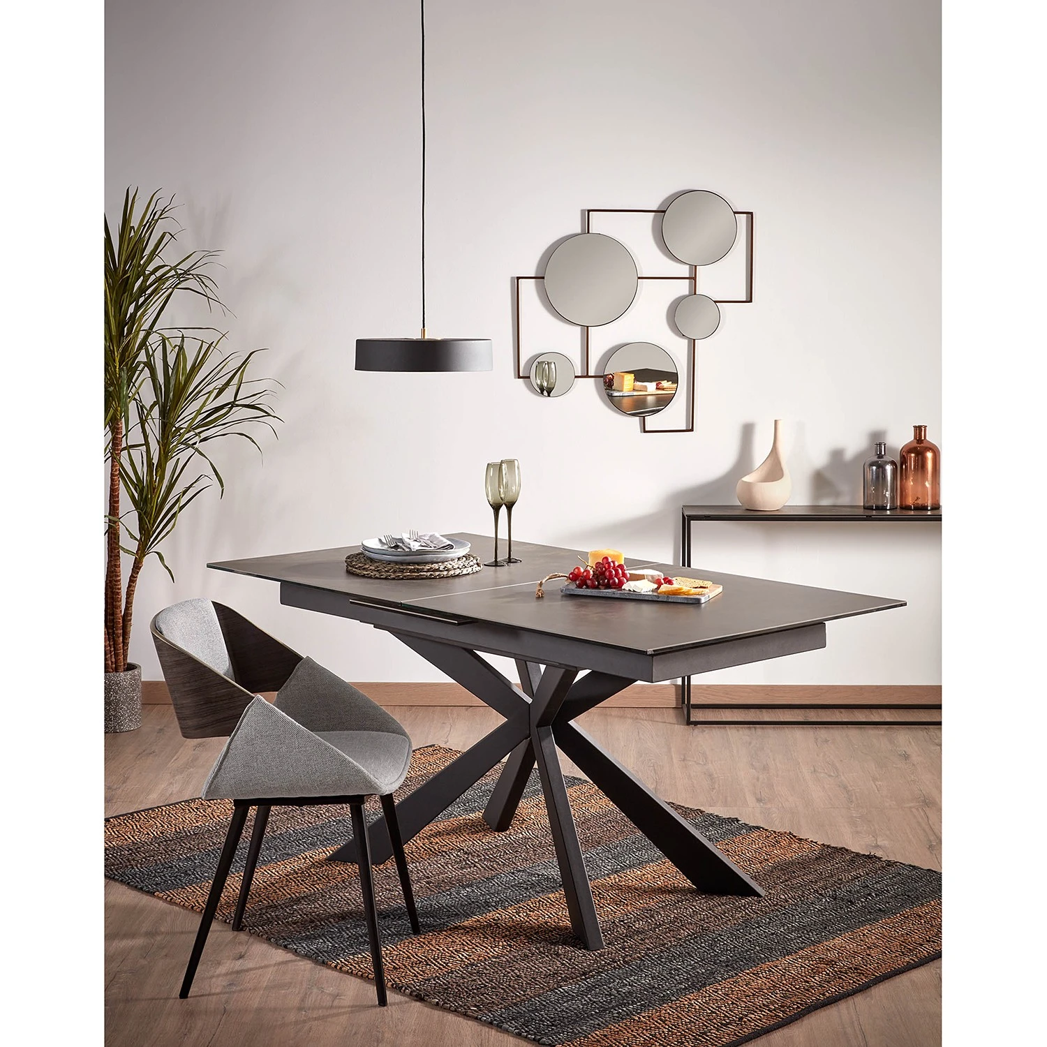 Norrwood Chaise capitonnée Zempin - Tissu / Métal - Imitation noyer - Gris clair 4 Norrwood Chaise capitonnée Zempin - Tissu / Métal - Imitation noyer - Gris clair – Image 2