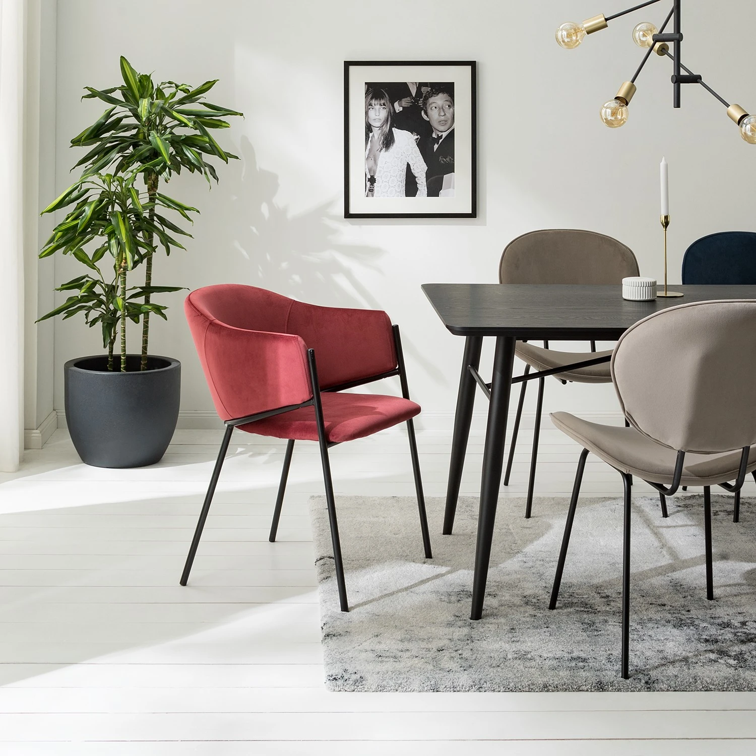 Mørteens Chaise à accoudoirs Koloa I - Velours / Acier - Bordeaux / Noir 4 Mørteens Chaise à accoudoirs Koloa I - Velours / Acier - Bordeaux / Noir – Image 2