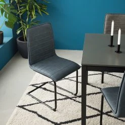 Mørteens Chaises cantilever Lylen (lot de 2) - Imitation cuir / Acier - Noir - Bleu vintage -Chaises Soldes 1000205096 201118 12544900002 MOOD DETAILS P000000001000205096 mood