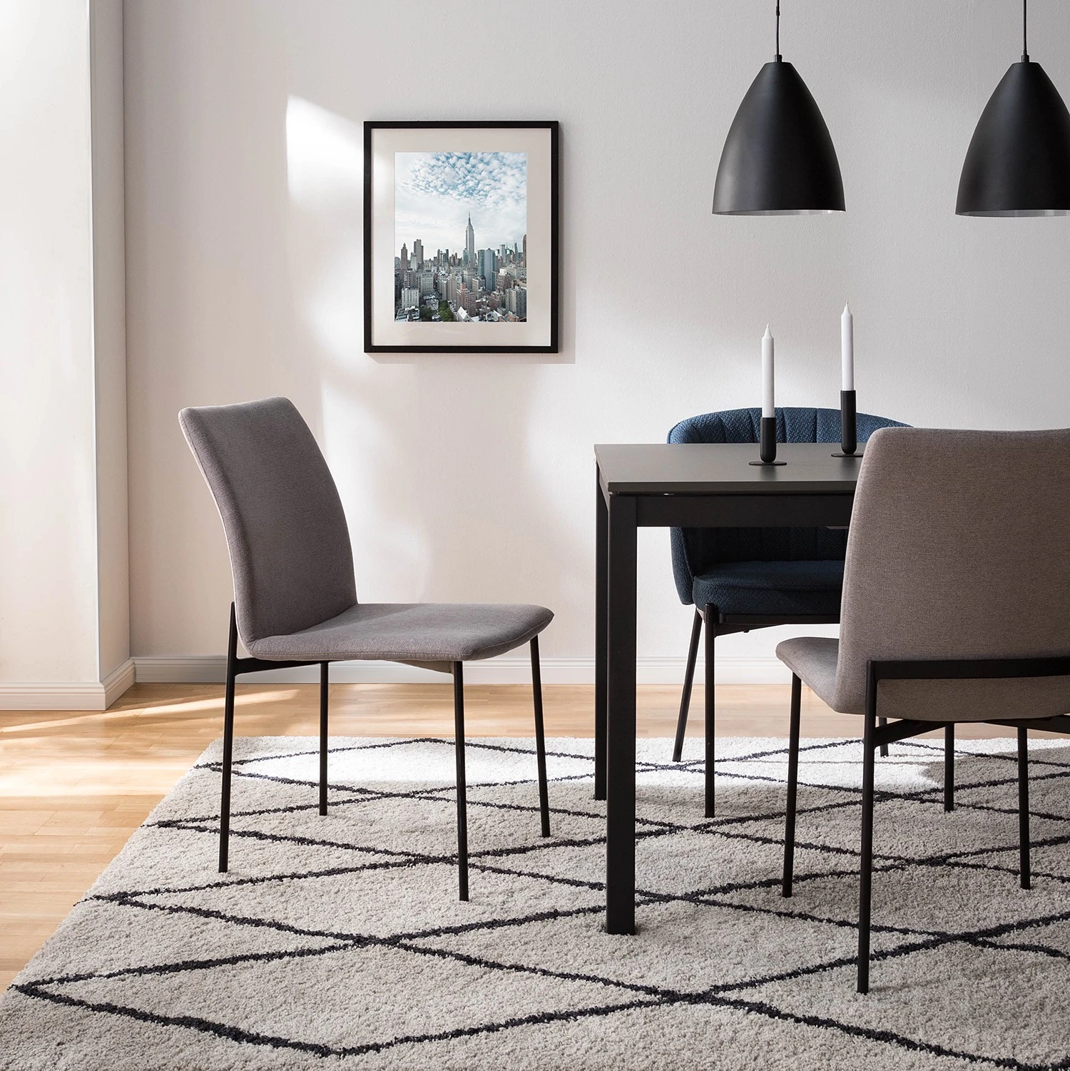 Fredriks Chaises Wines (lot de 2) - Tissu / Fer - Gris clair 4 Fredriks Chaises Wines (lot de 2) - Tissu / Fer - Gris clair – Image 2