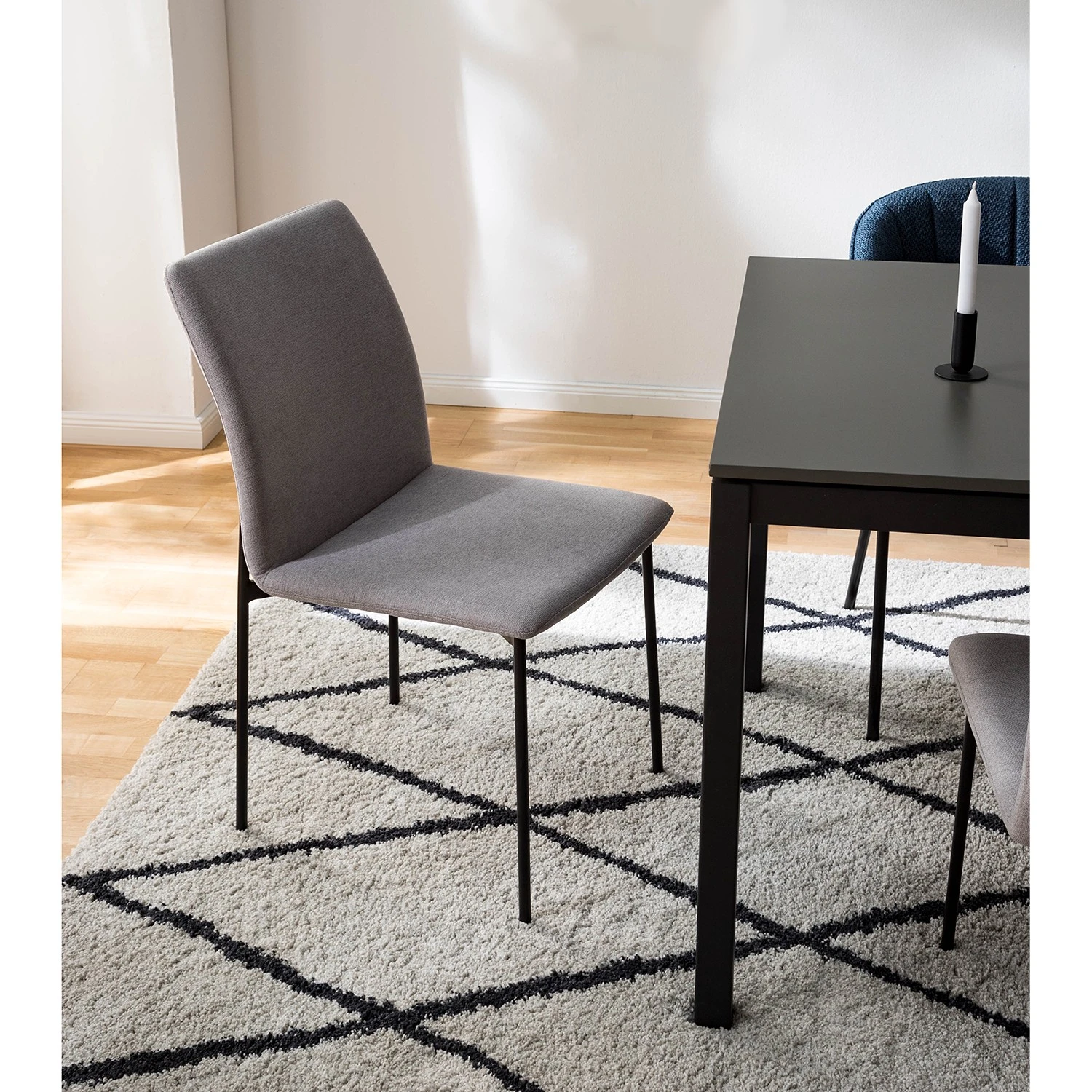 Fredriks Chaises Wines (lot de 2) - Tissu / Fer - Gris clair 5 Fredriks Chaises Wines (lot de 2) - Tissu / Fer - Gris clair – Image 3