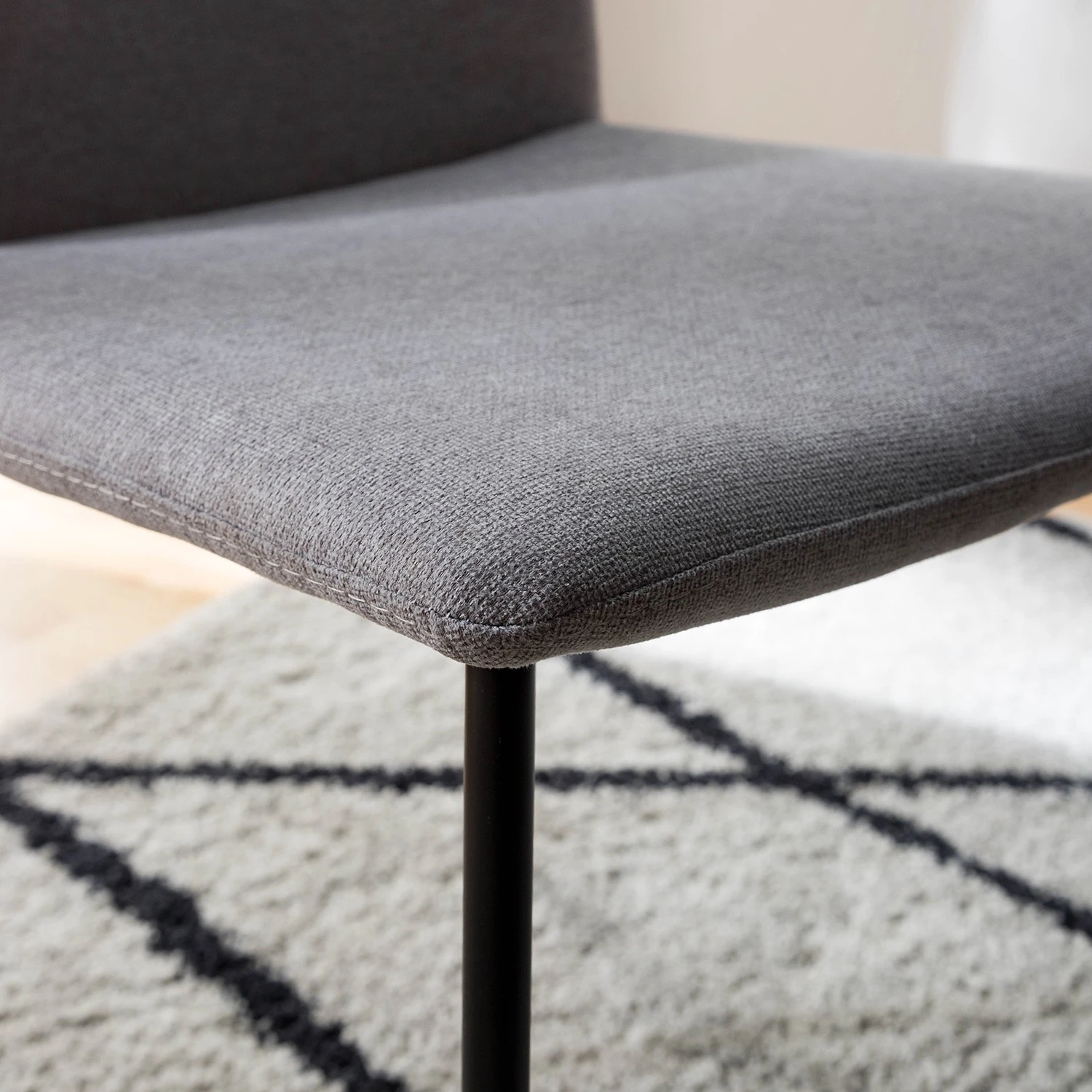 Fredriks Chaises Wines (lot de 2) - Tissu / Fer - Gris clair 15 Fredriks Chaises Wines (lot de 2) - Tissu / Fer - Gris clair – Image 13