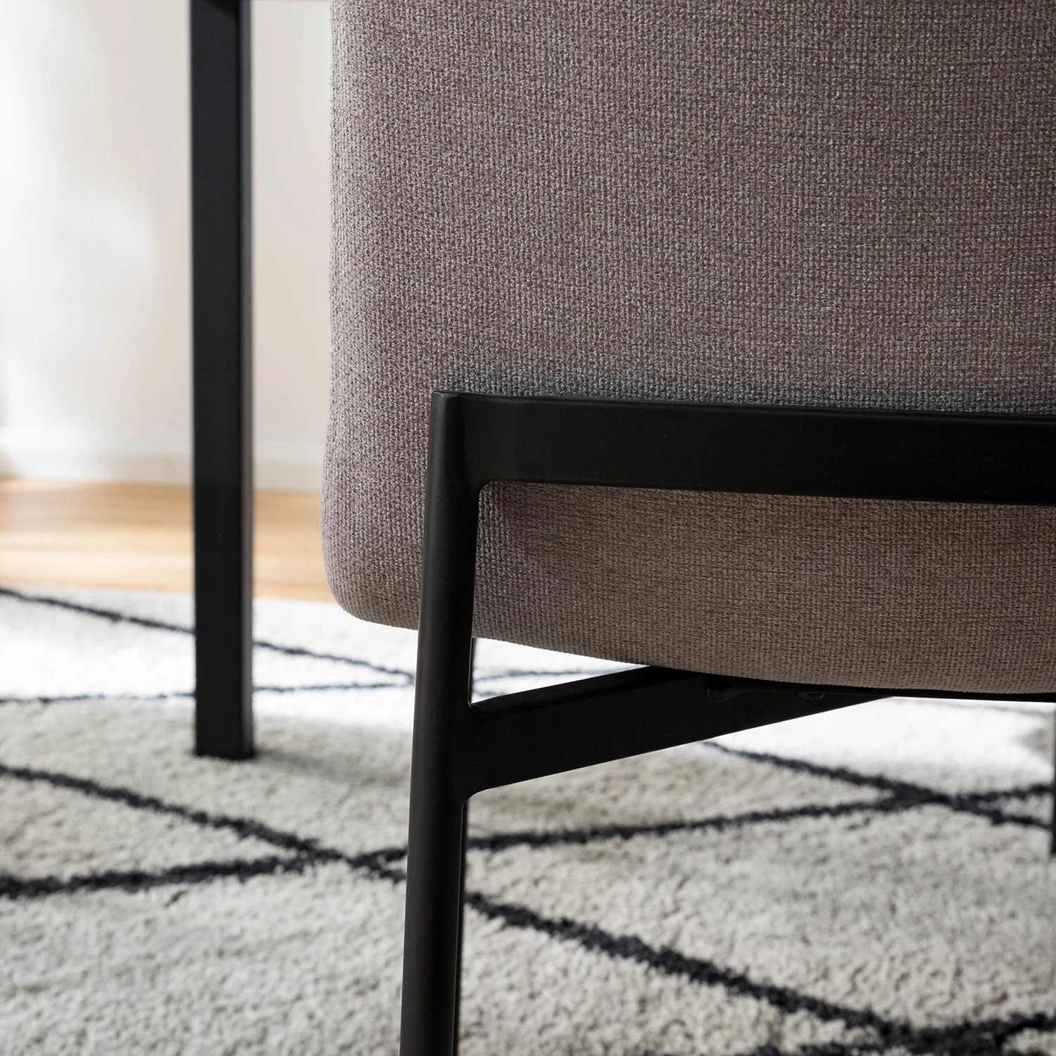 Fredriks Chaises Wines (lot de 2) - Tissu / Fer - Gris clair 17 Fredriks Chaises Wines (lot de 2) - Tissu / Fer - Gris clair – Image 15