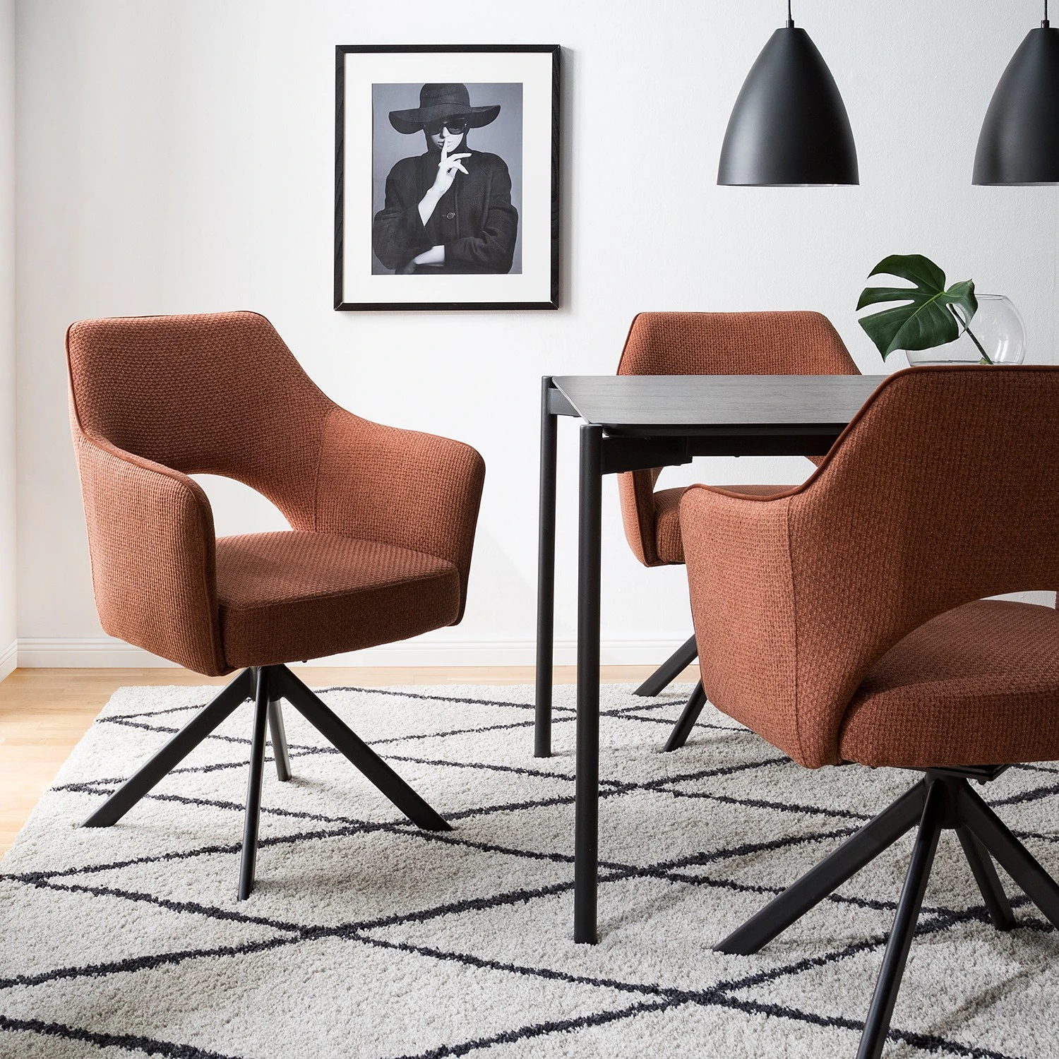 Fredriks Chaise à accoudoirs Tustin - Tissu / Métal - Marron rouille / Noir mat 4 Fredriks Chaise à accoudoirs Tustin - Tissu / Métal - Marron rouille / Noir mat – Image 2