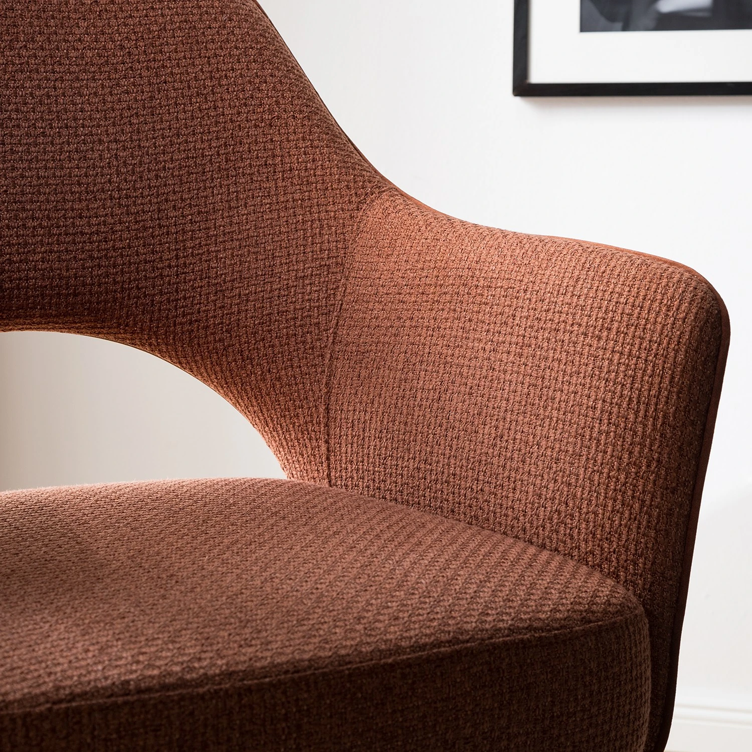 Fredriks Chaise à accoudoirs Tustin - Tissu / Métal - Marron rouille / Noir mat 9 Fredriks Chaise à accoudoirs Tustin - Tissu / Métal - Marron rouille / Noir mat – Image 7