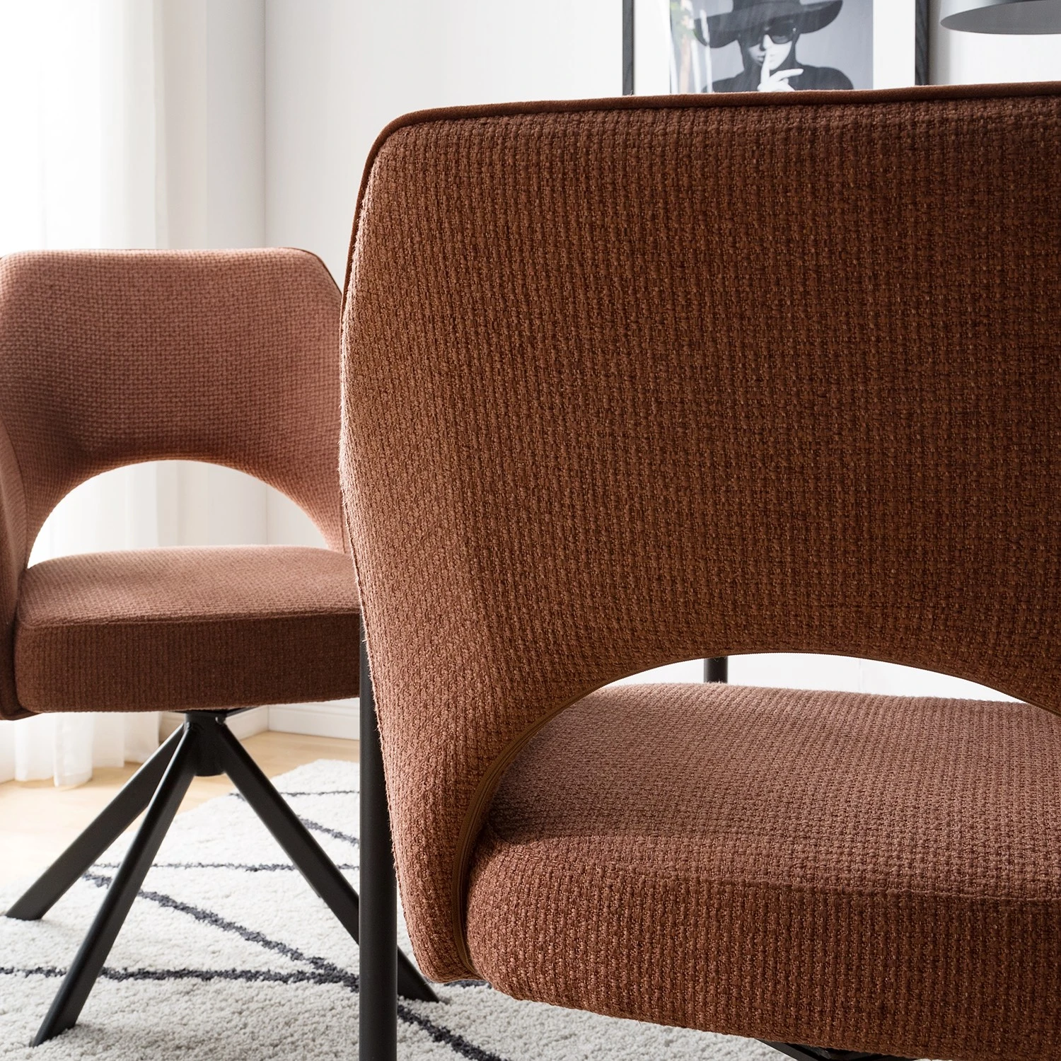 Fredriks Chaise à accoudoirs Tustin - Tissu / Métal - Marron rouille / Noir mat 18 Fredriks Chaise à accoudoirs Tustin - Tissu / Métal - Marron rouille / Noir mat – Image 16