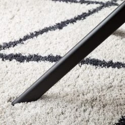 Fredriks Chaise à accoudoirs Tustin - Tissu / Métal - Marron rouille / Noir mat 41 Fredriks Chaise à accoudoirs Tustin - Tissu / Métal - Marron rouille / Noir mat -Chaises Soldes 1000218415 210311 12215300012 DETAILS P000000001000218415