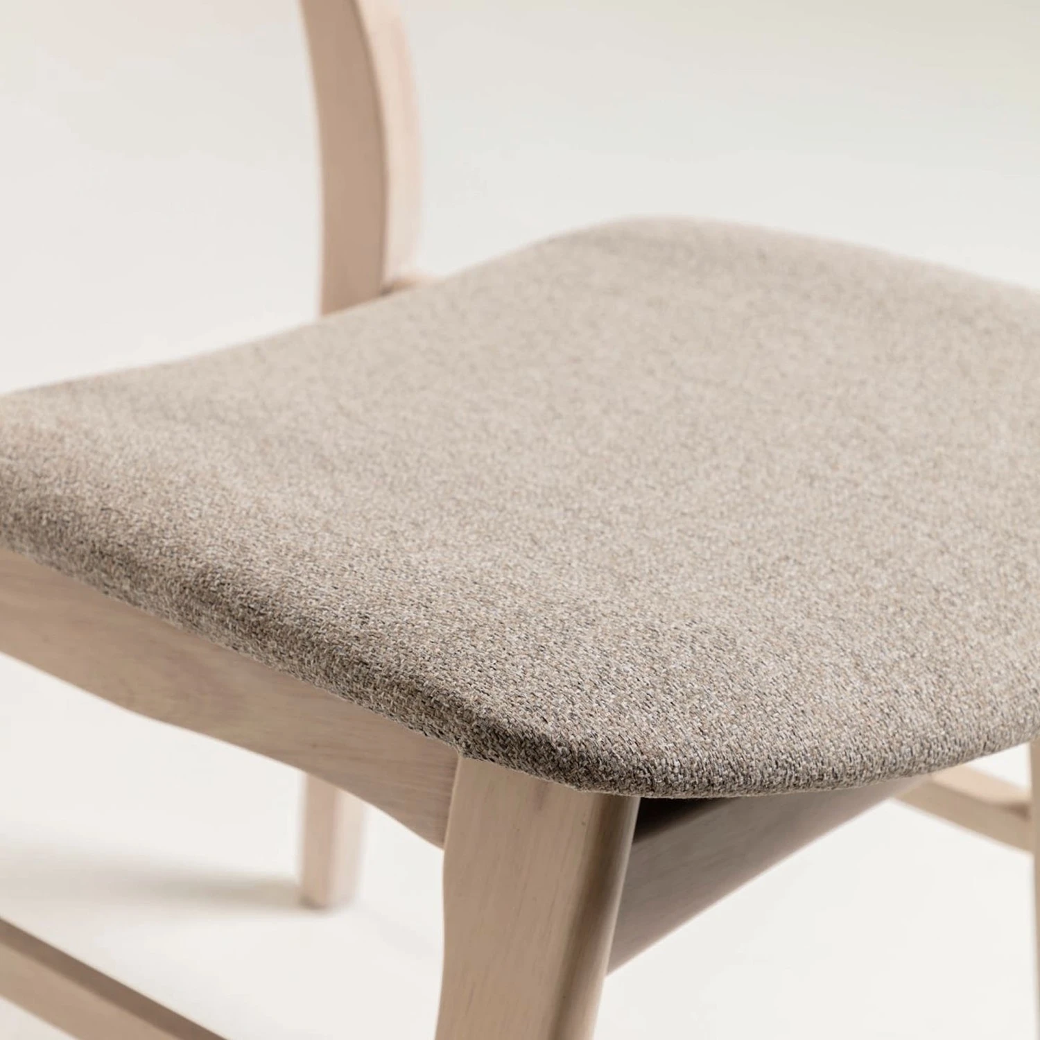 Norrwood Chaises Varkaus I (lot de 2) - Tissu / Placage en chêne et hévéa massif - Sahara / Chêne 6 Norrwood Chaises Varkaus I (lot de 2) - Tissu / Placage en chêne et hévéa massif - Sahara / Chêne – Image 4