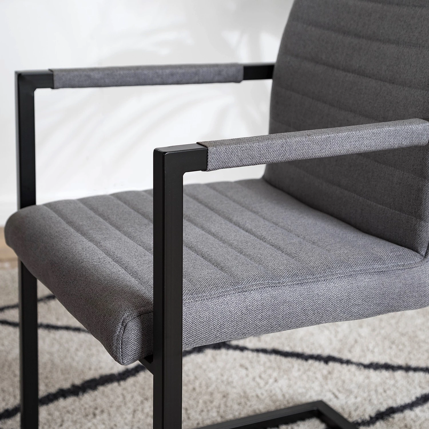 Ars manufacti Fauteuil Finga III - Tissage à plat / Fer - Gris / Noir 13 Ars manufacti Fauteuil Finga III - Tissage à plat / Fer - Gris / Noir – Image 11