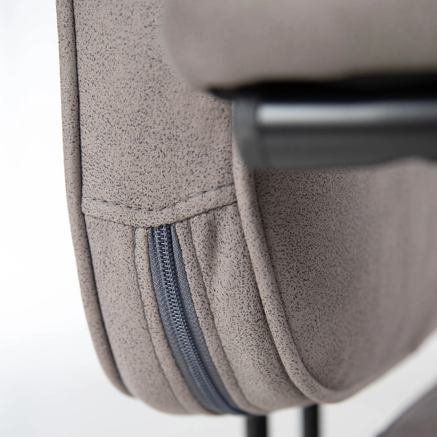 Furnitive Chaise de bureau Orlu I - Microfibre / Fer - Taupe vintage / Noir 12 Furnitive Chaise de bureau Orlu I - Microfibre / Fer - Taupe vintage / Noir – Image 10