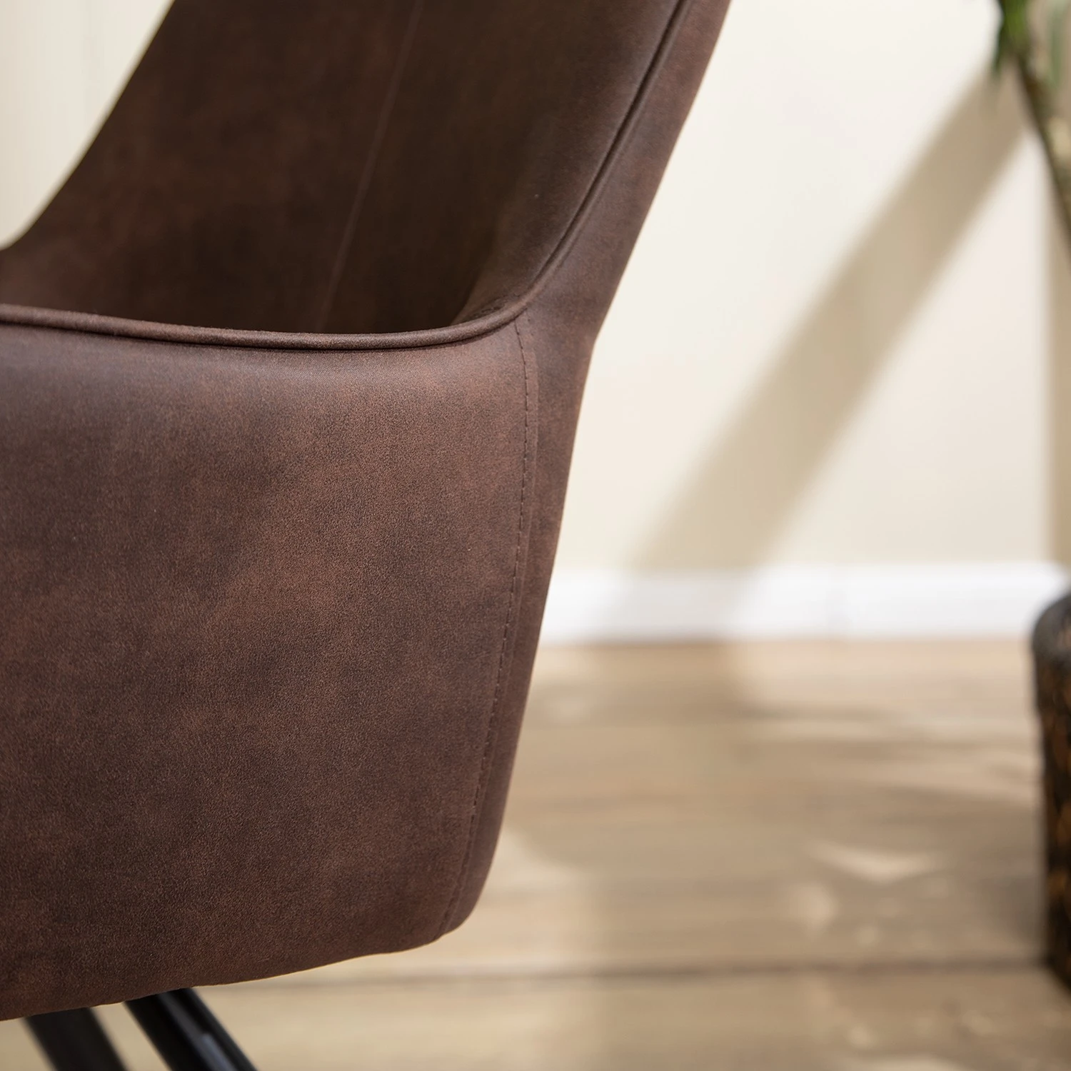 Mørteens Chaise à accoudoirs Ternes - Microfibre / Acier - Marron foncé / Noir 14 Mørteens Chaise à accoudoirs Ternes - Microfibre / Acier - Marron foncé / Noir – Image 12