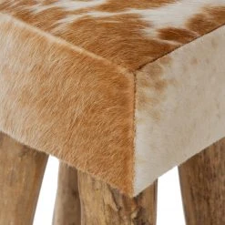 My Flair Tabouret en peau Buoux I - Peau de vache / Sapin massif 10 My Flair Tabouret en peau Buoux I - Peau de vache / Sapin massif -Chaises Soldes 1000252412 210317 11322400027 DETAILS P000000001000252412