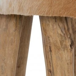 My Flair Tabouret en peau Buoux I - Peau de vache / Sapin massif 11 My Flair Tabouret en peau Buoux I - Peau de vache / Sapin massif -Chaises Soldes 1000252412 210317 11322400028 DETAILS P000000001000252412