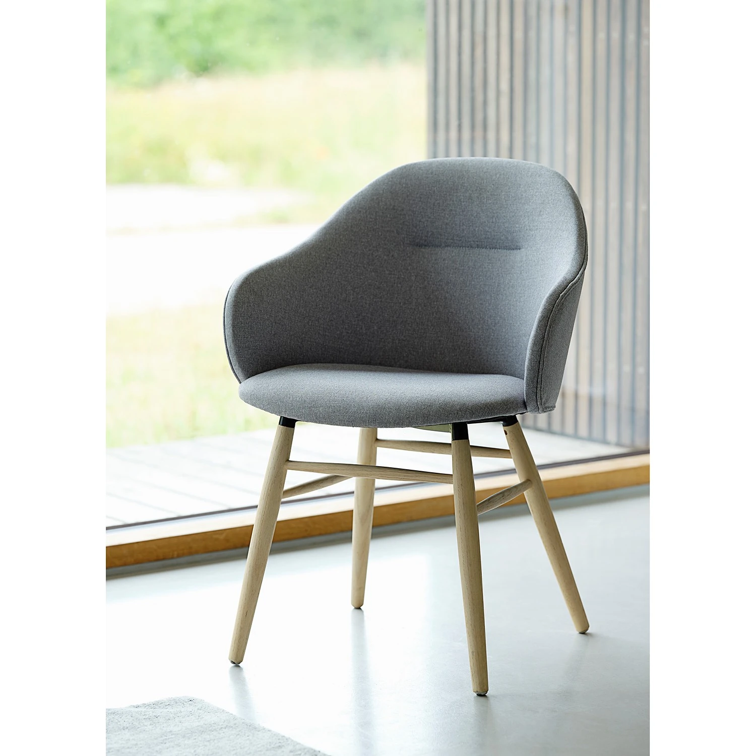 Norrwood Chaise à accoudoirs Epalia - Tissu / Chêne massif - Gris clair / Chêne 4 Norrwood Chaise à accoudoirs Epalia - Tissu / Chêne massif - Gris clair / Chêne – Image 2