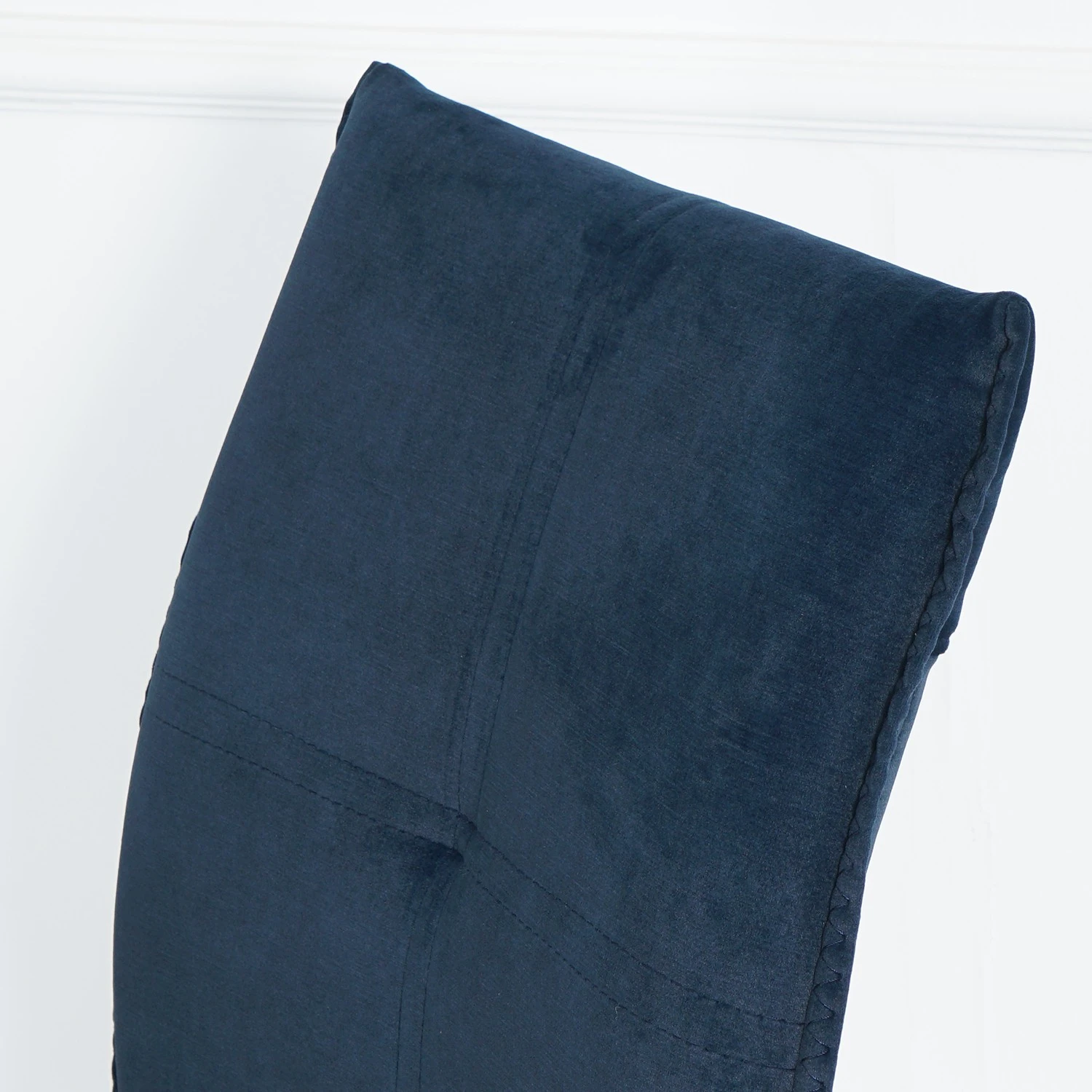 Ars manufacti Chaises capitonnées Veera (lot de 2) - Bleu nuit 12 Ars manufacti Chaises capitonnées Veera (lot de 2) - Bleu nuit – Image 10