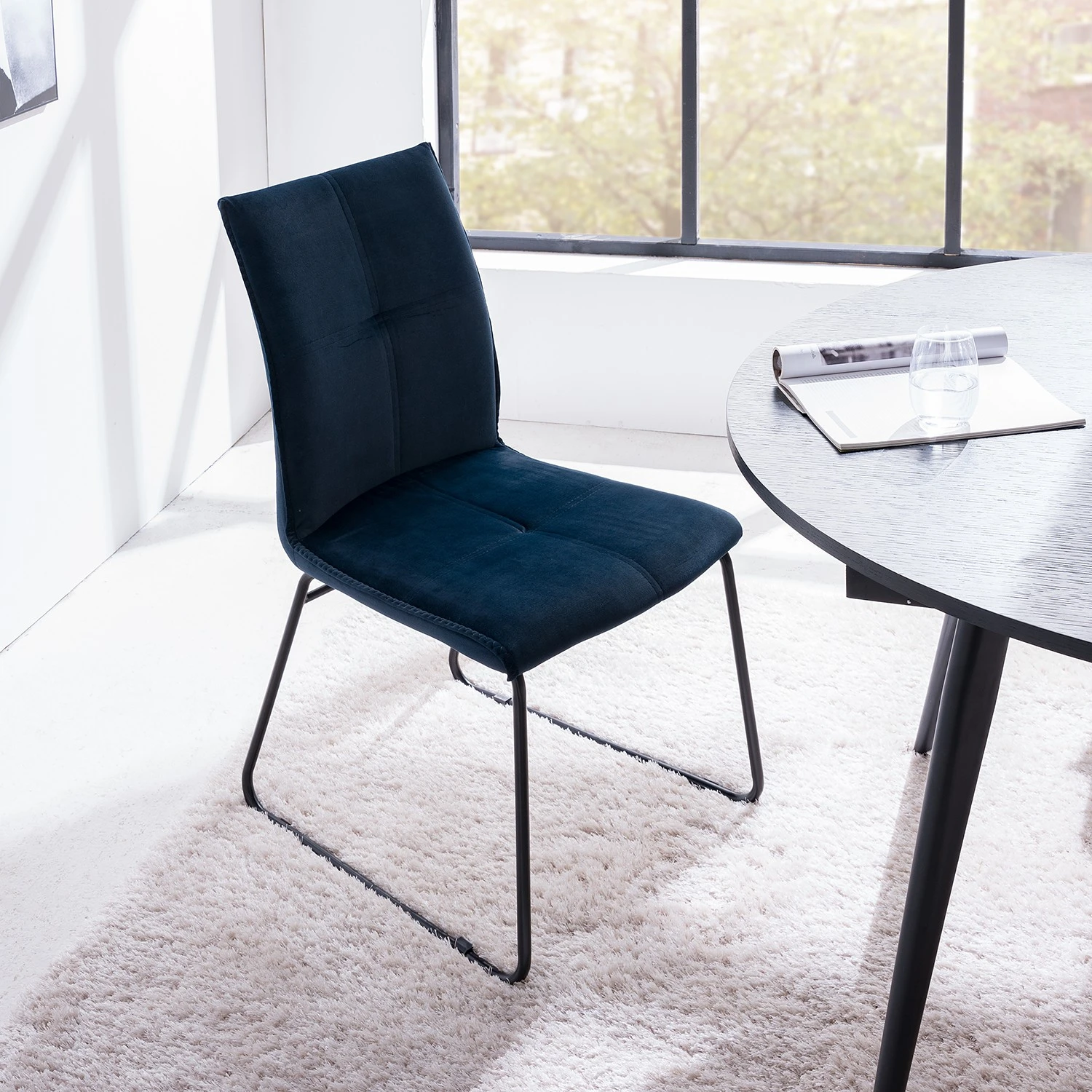 Ars manufacti Chaises capitonnées Veera (lot de 2) - Bleu nuit 5 Ars manufacti Chaises capitonnées Veera (lot de 2) - Bleu nuit – Image 3