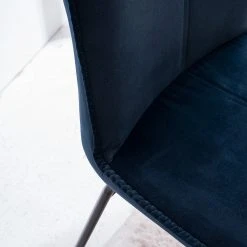 Ars manufacti Chaises capitonnées Veera (lot de 2) - Bleu nuit 28 Ars manufacti Chaises capitonnées Veera (lot de 2) - Bleu nuit -Chaises Soldes 1000270012 220615 035 DETAILS P000000001000270012