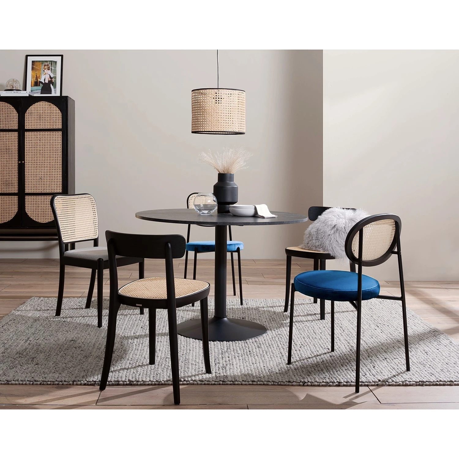 Studio Copenhagen Chaises Davie (lot de 2) - Rotin et tissu / Métal - Bleu 4 Studio Copenhagen Chaises Davie (lot de 2) - Rotin et tissu / Métal - Bleu – Image 2