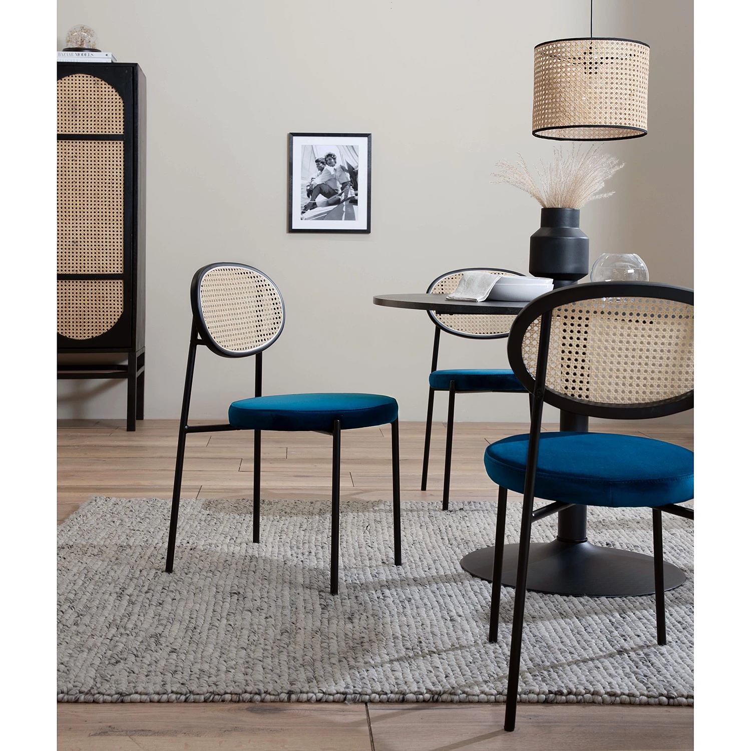 Studio Copenhagen Chaises Davie (lot de 2) - Rotin et tissu / Métal - Bleu 5 Studio Copenhagen Chaises Davie (lot de 2) - Rotin et tissu / Métal - Bleu – Image 3