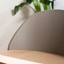 Mørteens Chaises Doon (lot de 2) - Matière plastique / Hêtre massif - Taupe / Hêtre 28 Mørteens Chaises Doon (lot de 2) - Matière plastique / Hêtre massif - Taupe / Hêtre -Chaises Soldes 1000273467 220819 031 DETAILS P000000001000273467