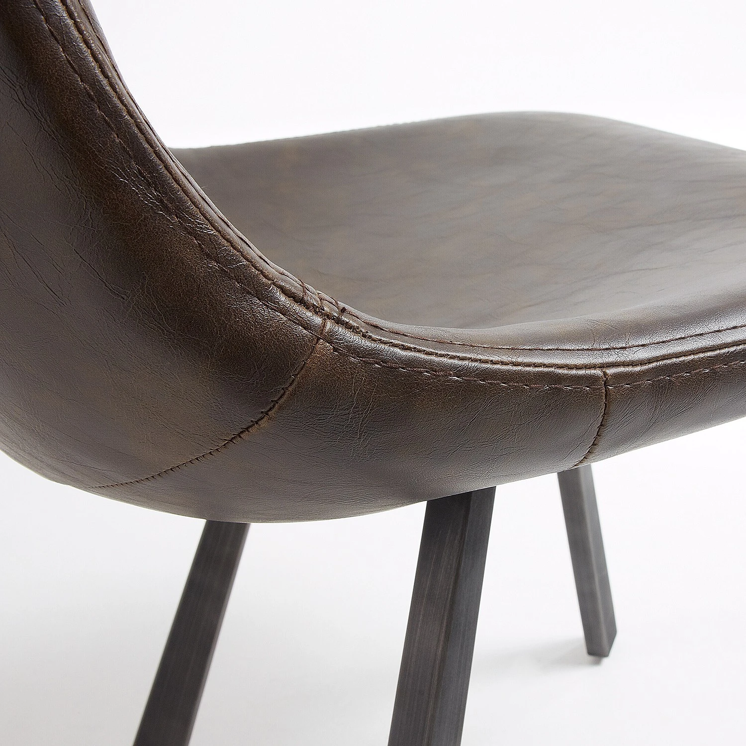 Fredriks Chaises Tryon (lot de 4) - Imitation cuir / Acier - Marron foncé vintage / Marron foncé 7 Fredriks Chaises Tryon (lot de 4) - Imitation cuir / Acier - Marron foncé vintage / Marron foncé – Image 5