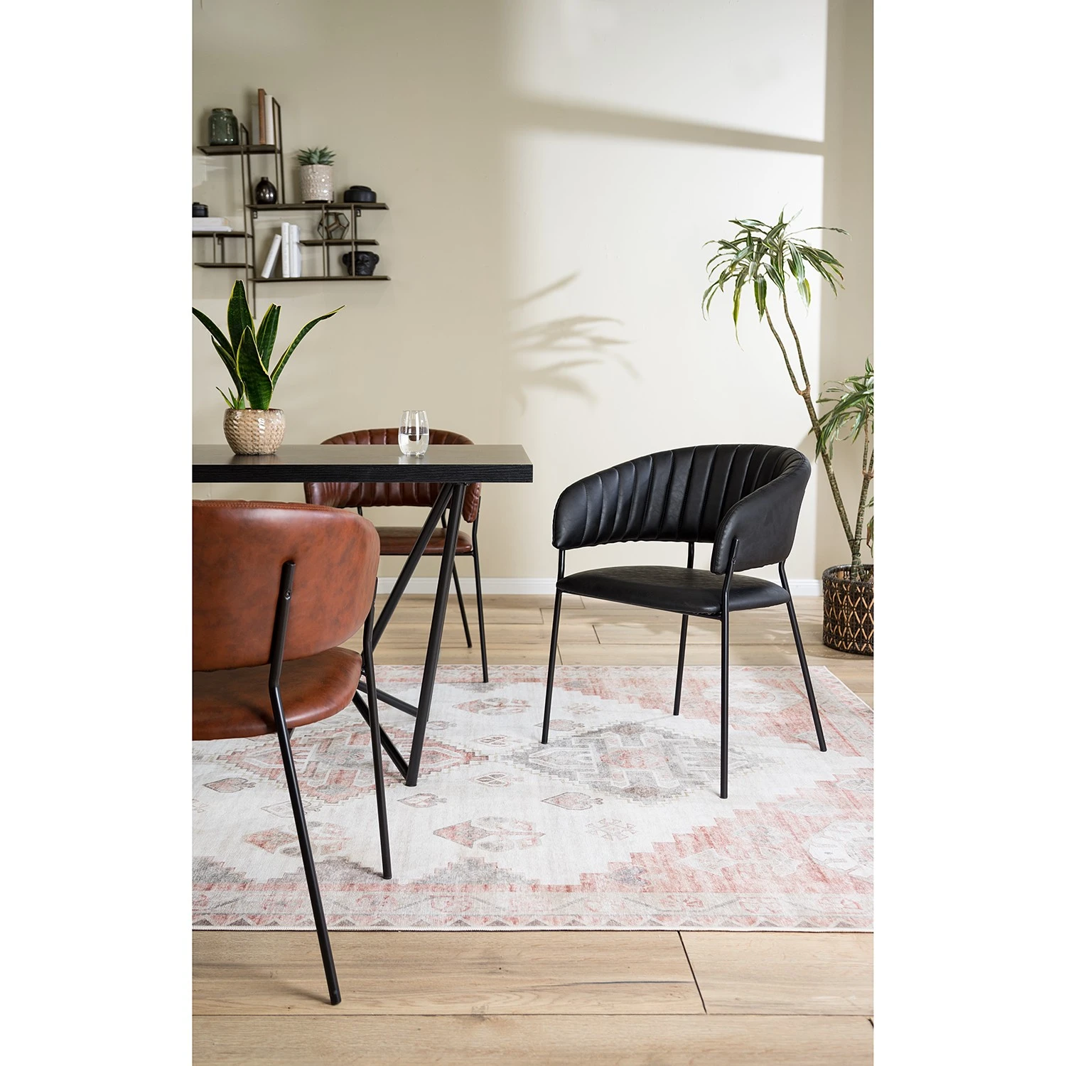 Ars manufacti Chaise à accoudoirs Acoma - Noir 4 Ars manufacti Chaise à accoudoirs Acoma - Noir – Image 2