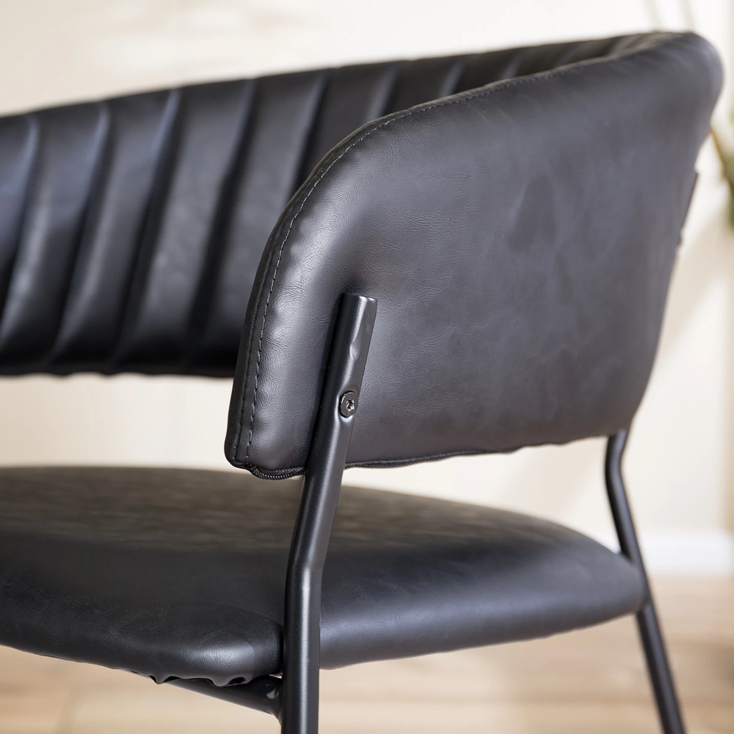 Ars manufacti Chaise à accoudoirs Acoma - Noir 12 Ars manufacti Chaise à accoudoirs Acoma - Noir – Image 10