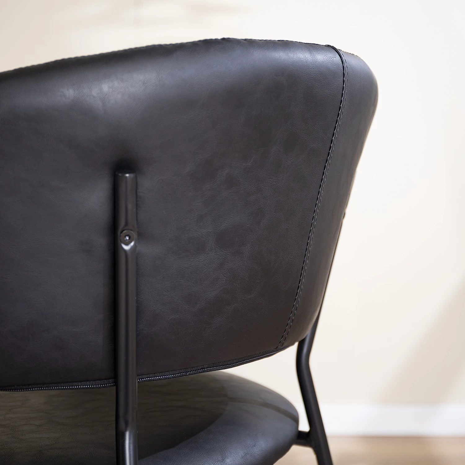 Ars manufacti Chaise à accoudoirs Acoma - Noir 13 Ars manufacti Chaise à accoudoirs Acoma - Noir – Image 11