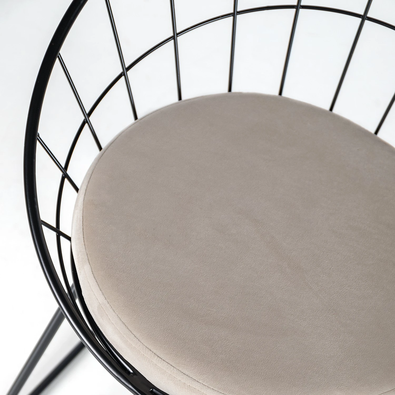 Ars manufacti Chaises Ceza (lot de 2) - Beige / Noir 11 Ars manufacti Chaises Ceza (lot de 2) - Beige / Noir – Image 9