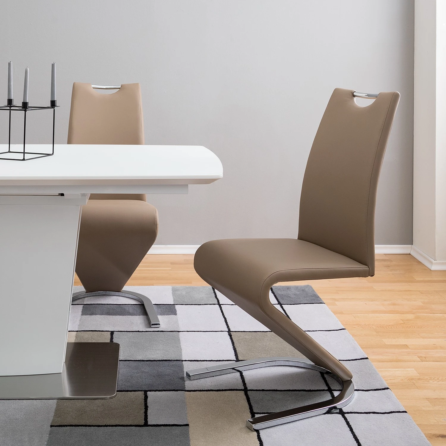 Fredriks Chaise cantilever Amanda I - Lot de 4 4 Fredriks Chaise cantilever Amanda I - Lot de 4 – Image 2