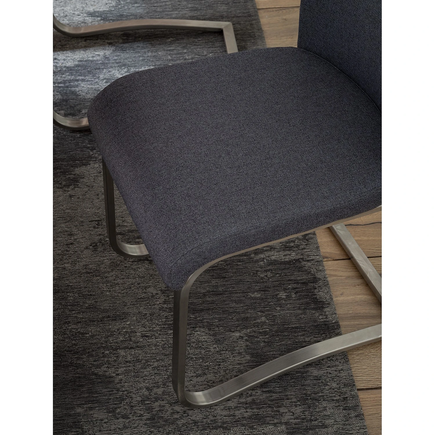 Fredriks Chaises cantilever Marco II - Tissage à plat / Acier inoxydable - Anthracite - Lot de 4 10 Fredriks Chaises cantilever Marco II - Tissage à plat / Acier inoxydable - Anthracite - Lot de 4 – Image 8