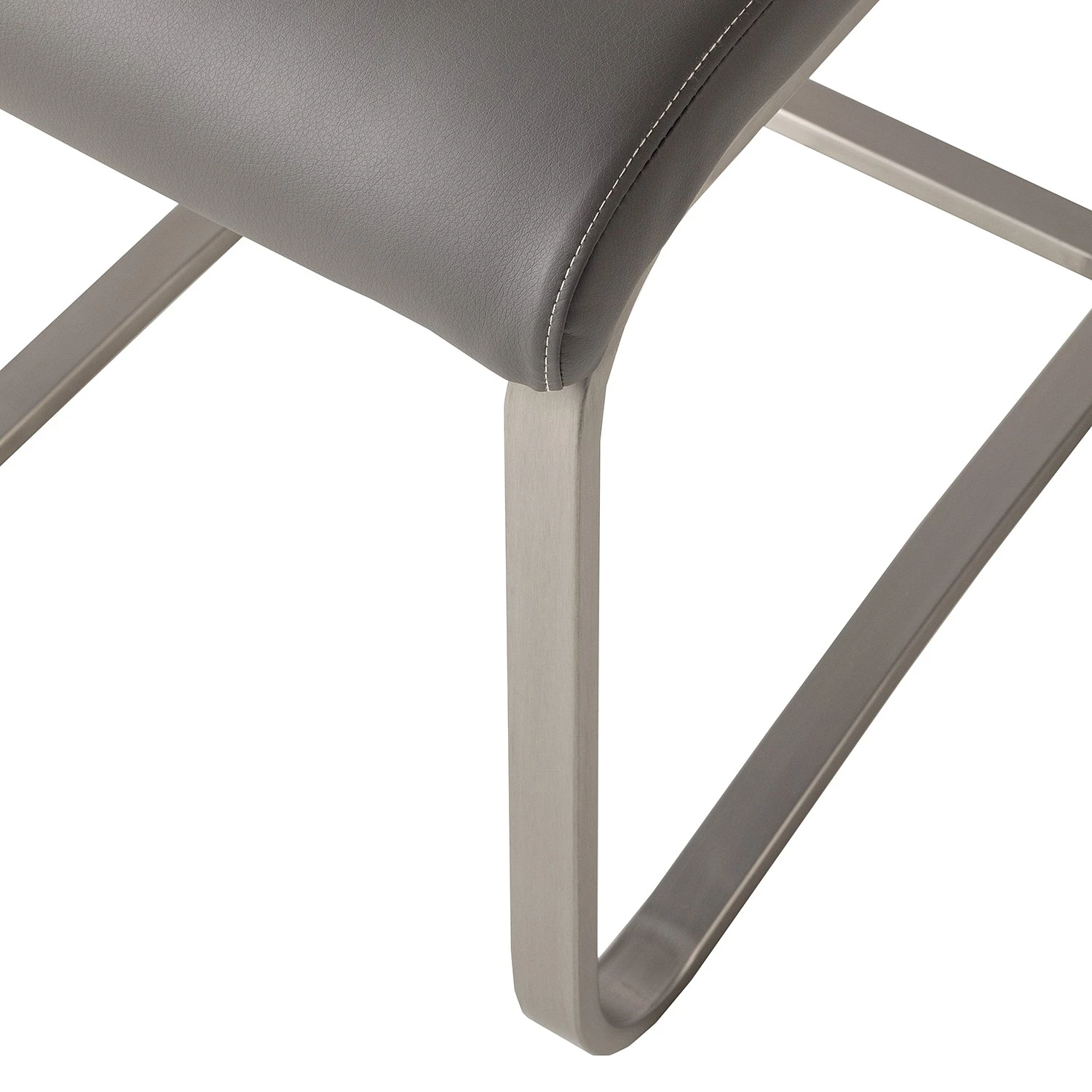 Fredriks Chaise cantilever Lezuza - Cuir synthétique Leja: Gris - Lot de 4 11 Fredriks Chaise cantilever Lezuza - Cuir synthétique Leja: Gris - Lot de 4 – Image 9