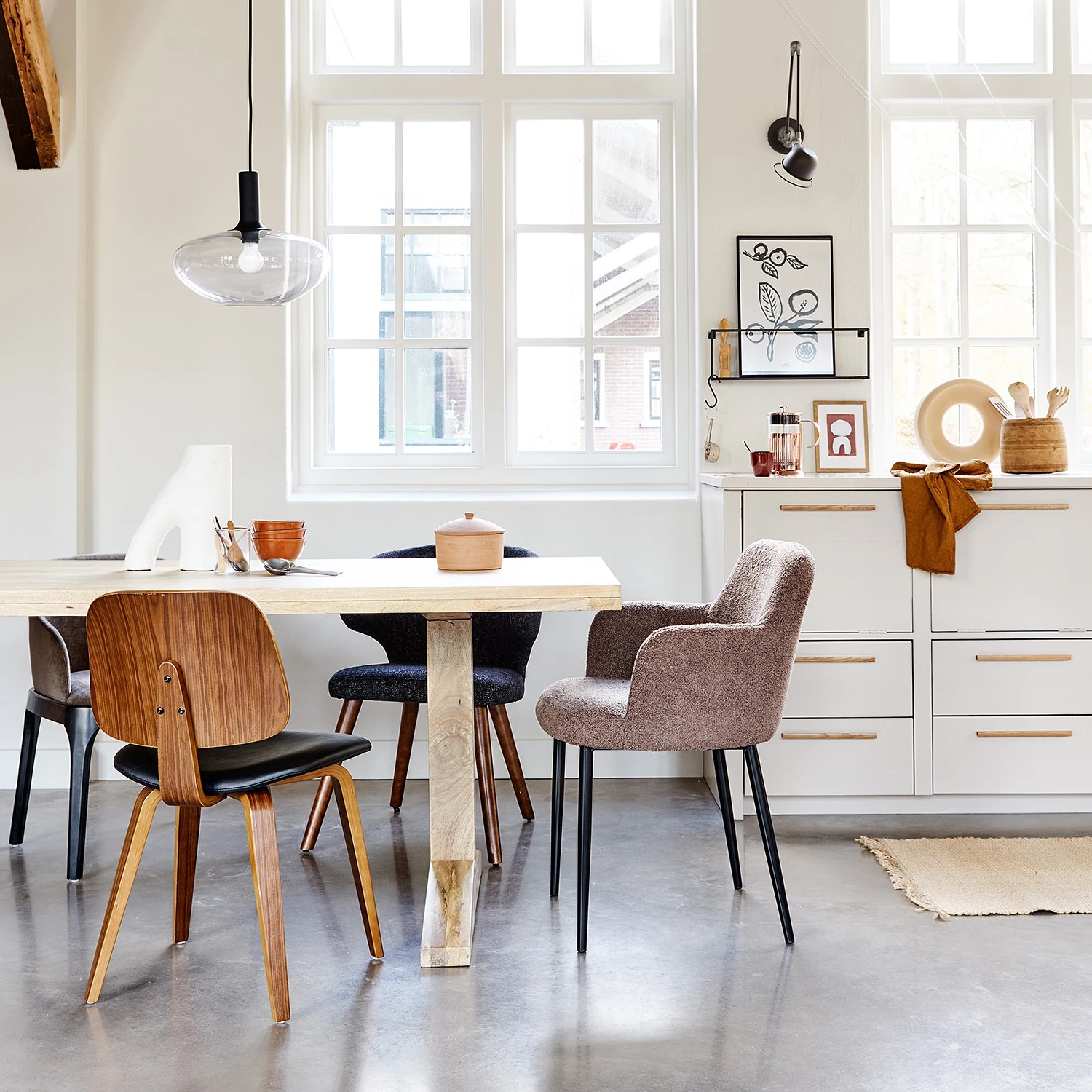 Loftscape Chaise à accoudoirs Valdes - Tissu / Hévéa massif - Taupe / Noir 4 Loftscape Chaise à accoudoirs Valdes - Tissu / Hévéa massif - Taupe / Noir – Image 2