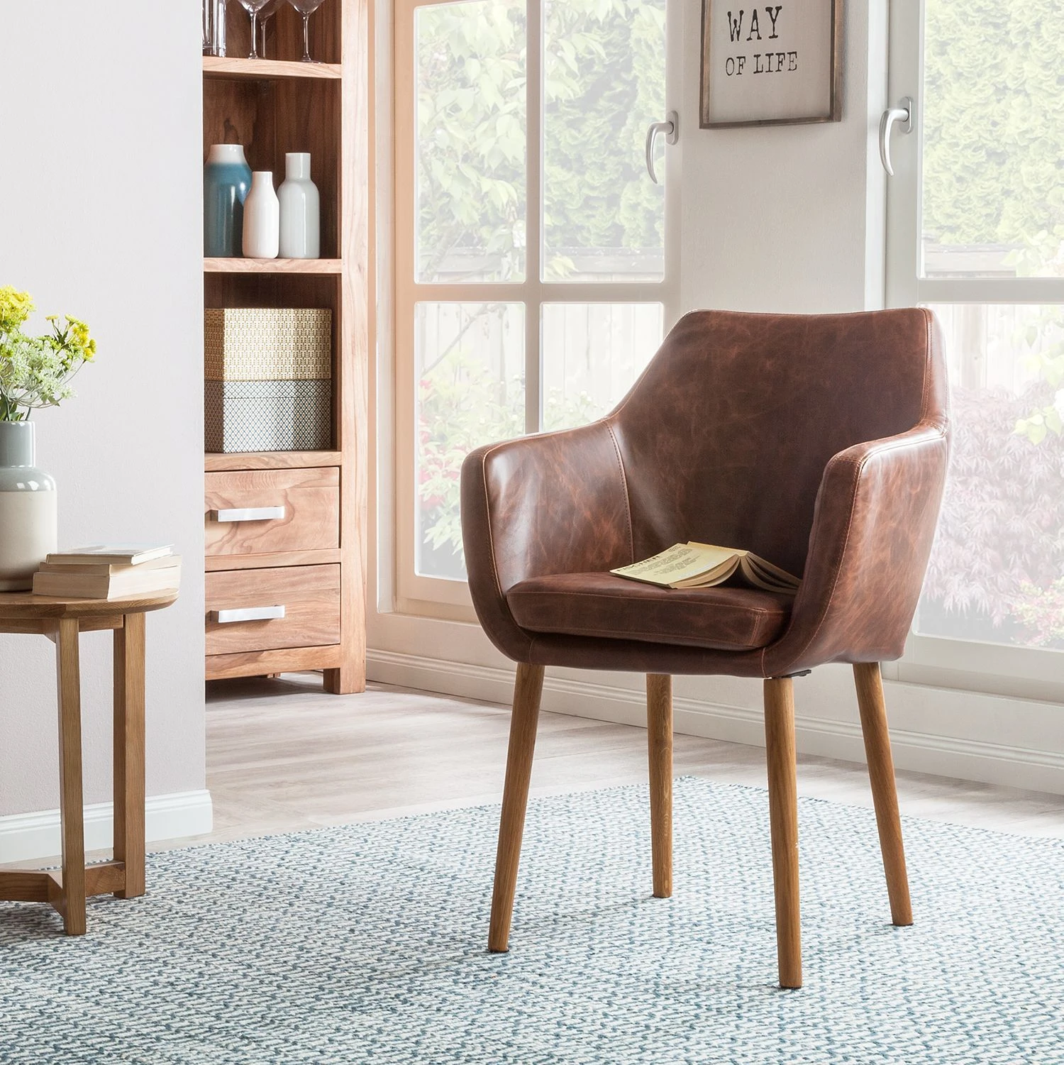 Mørteens Chaises à accoudoirs Nicholas - Cuir synthétique Aken: Marron vintage - 1 chaise 4 Mørteens Chaises à accoudoirs Nicholas - Cuir synthétique Aken: Marron vintage - 1 chaise – Image 2