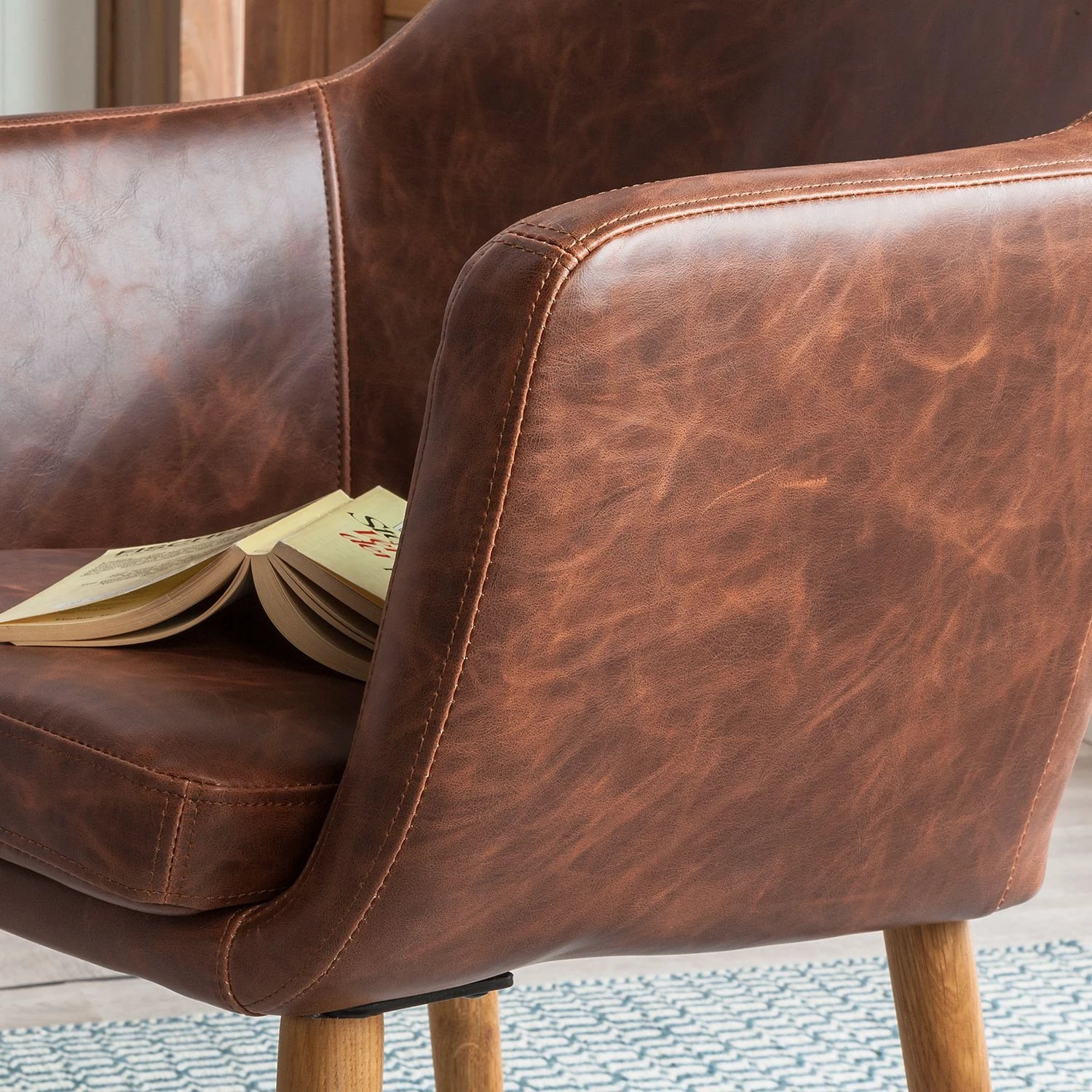 Mørteens Chaises à accoudoirs Nicholas - Cuir synthétique Aken: Marron vintage - 1 chaise 12 Mørteens Chaises à accoudoirs Nicholas - Cuir synthétique Aken: Marron vintage - 1 chaise – Image 10